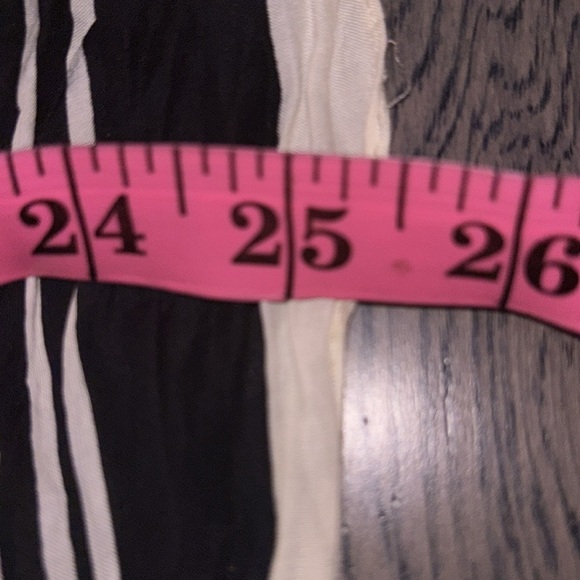 Black and White Striped Geo Square Scarf - Picture 4 of 8